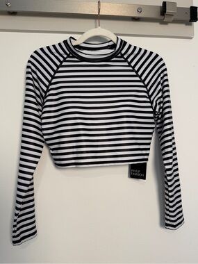 Women's Black & White Striped Long Sleeve Crop Swim Top Built in Bra Small New